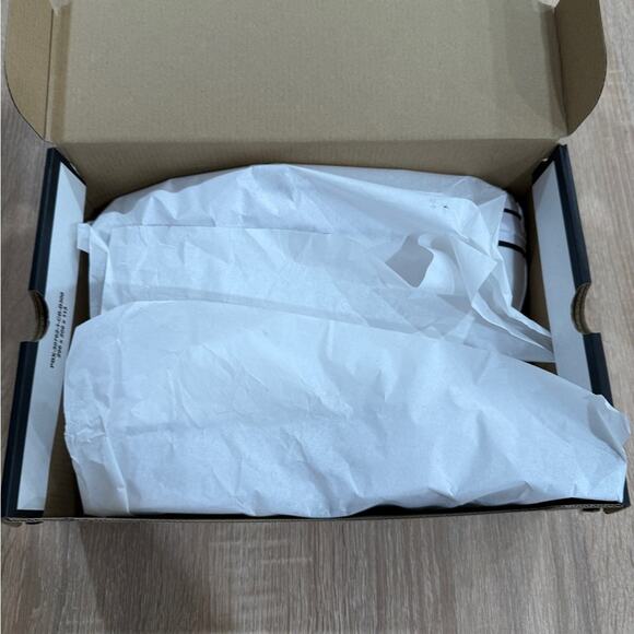 NIB • Chuck Taylor All Star Lift Platform Canvas Size: 7.5 - Picture 3 of 5